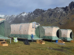 Всесезонная палатка Мобиба МБ-552 М3 на природе