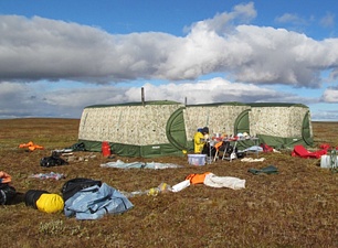 Всесезонная палатка Мобиба МБ-552 М3 в поле